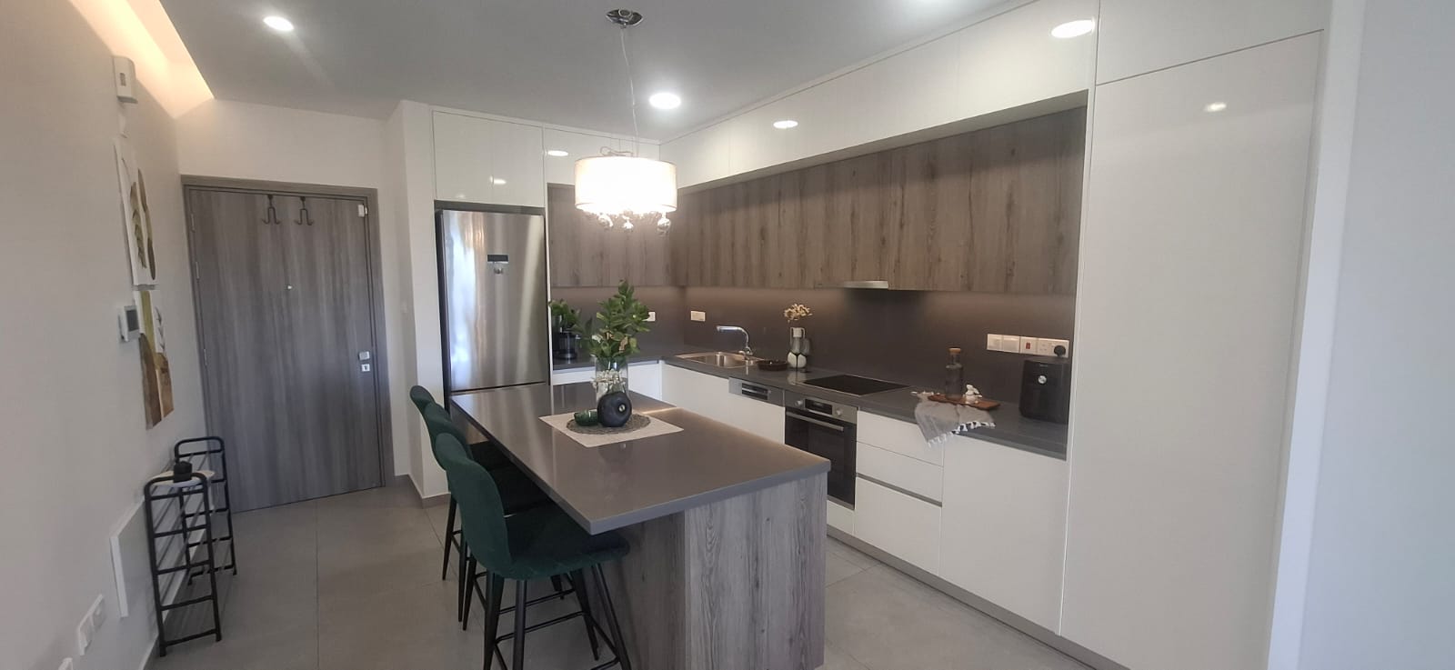 A modern 2-bedroom top-floor fully furnished apartment for rent